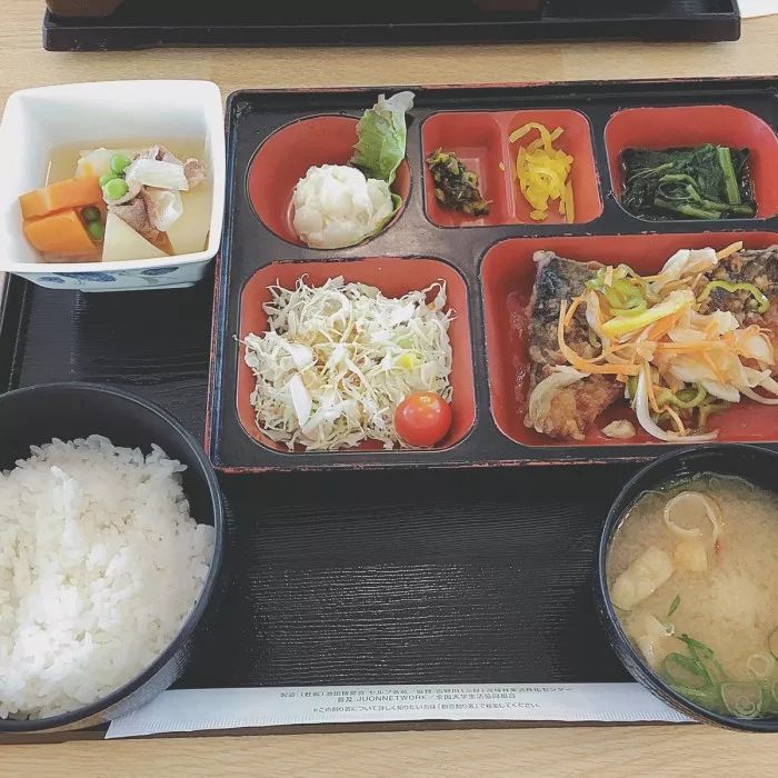 华为食堂遭曝光:看的我泪流满面!