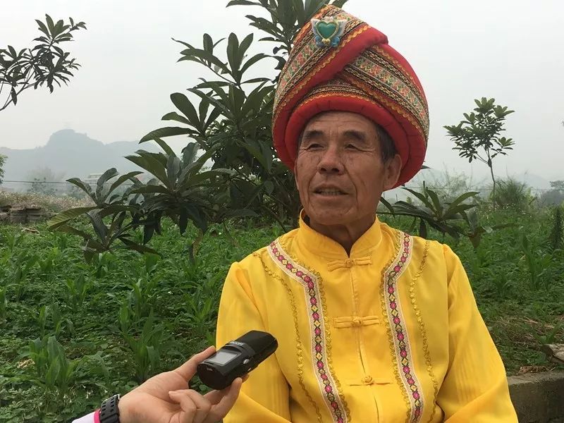 1953年出生的谢庆良,自幼跟随祖父,父亲学习编唱山歌,也深受母亲