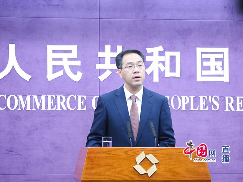 商务部新闻发言人高峰主持发布会.伦晓璇摄