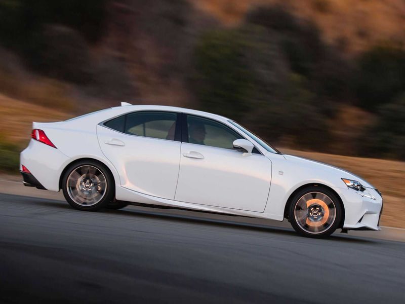 宝马的"德国3系"好,还是雷克萨斯的"东瀛3系"好?