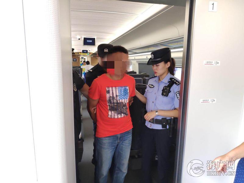 高铁警花列车缉逃 八分钟内智擒疑犯