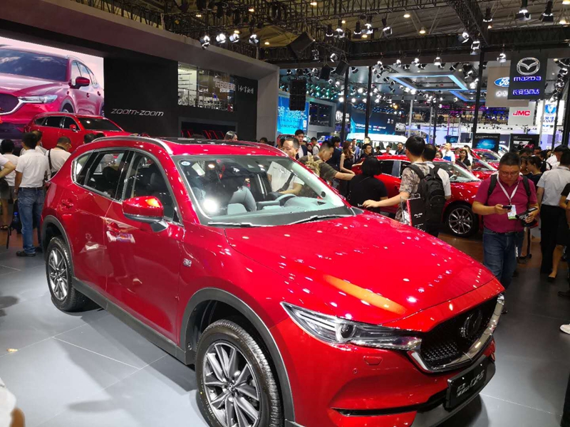 成都车展现场场景