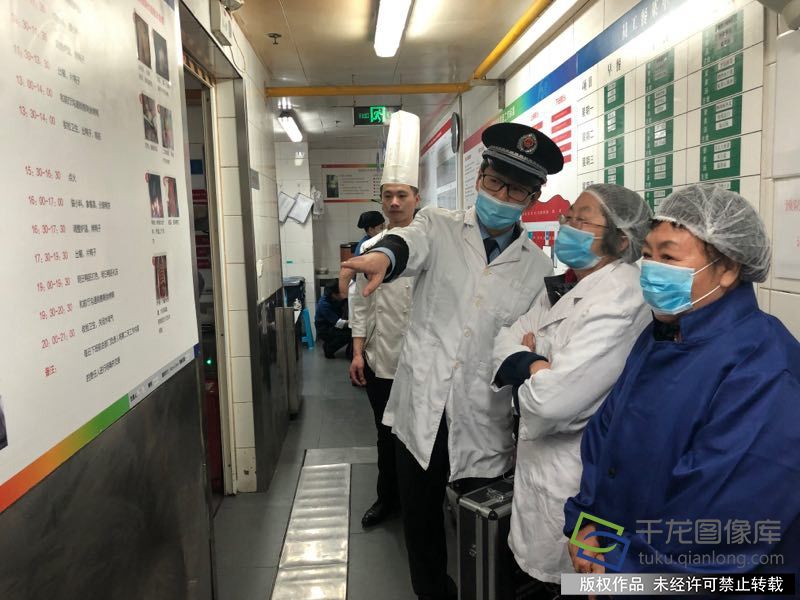 北京朝阳区食药监局线上线下开展年夜饭大检查