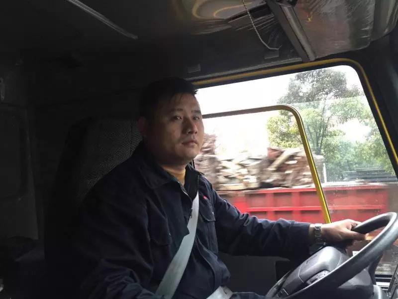 湖南湘潭市洪盛物流驾驶员谭凯拉荣获全国首批最美货车司机称号图