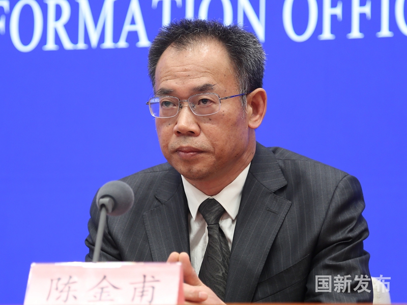 国家医疗保障局副局长陈金甫在吹风会上作介绍。