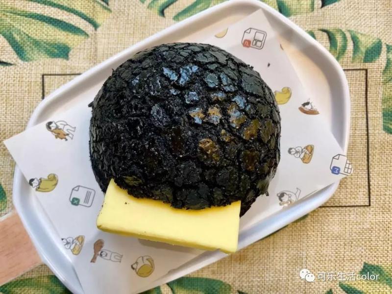 包身松软黑麻麻嘅竹炭粉只喺我嘅保护色"黑心波士"千奇咪叫我暗黑菠萝