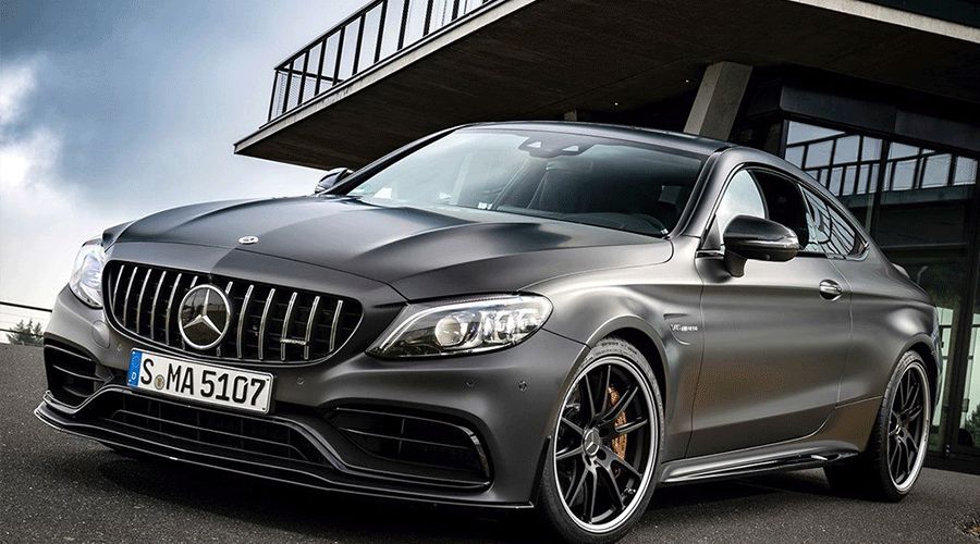 驾驶员张某驾驶着这辆车号为浙bhp222的奔驰sl500跑车,在杭甬高速公路