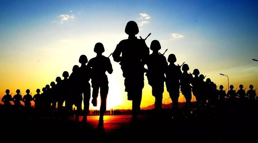 泪目凝视2018中国军人