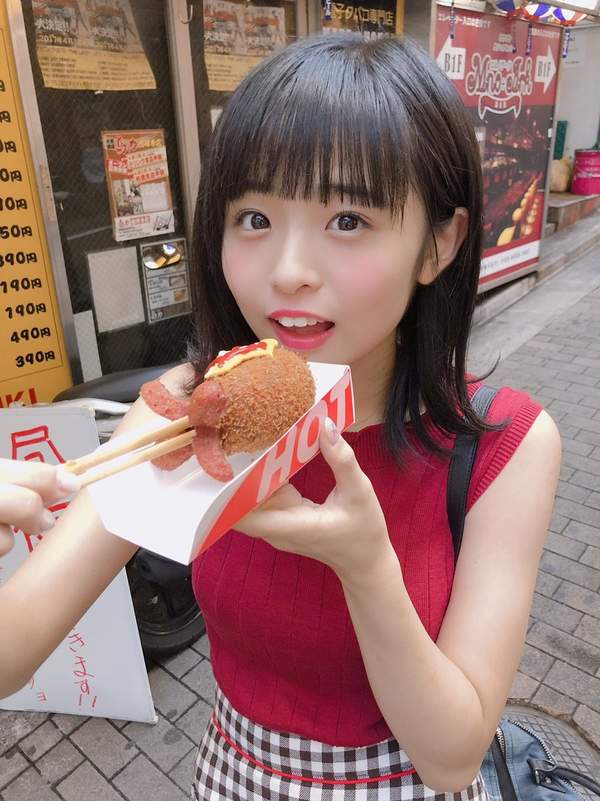 尽管有着与常人不同的兔宝宝牙齿,但是西叶瑞希从来不吝啬开口笑,从来