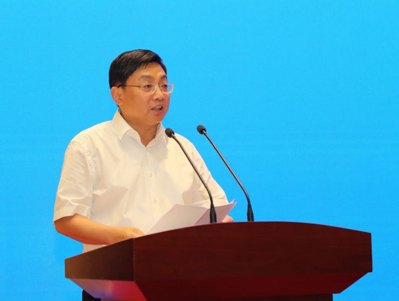 张敬华讲话 (佘治骏 摄影)江北新区管委会副主任陈潺嵋,南京大学副