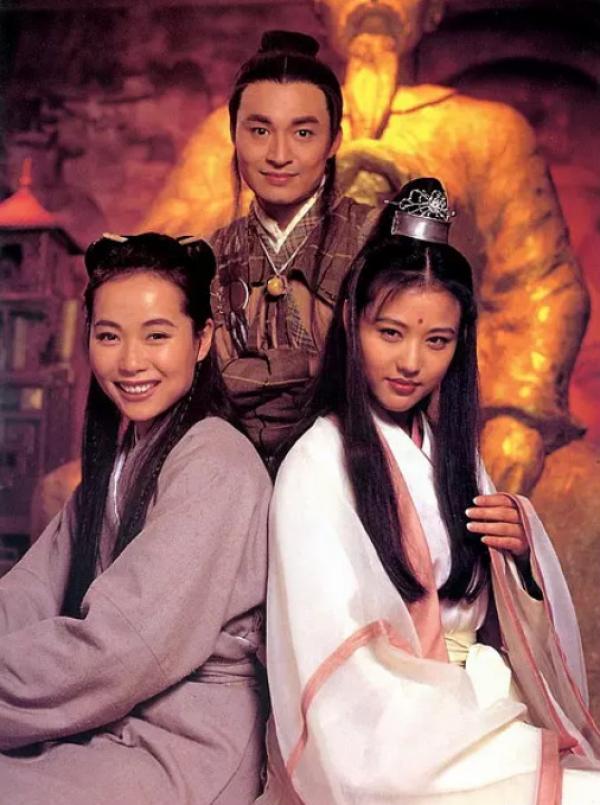 饰演周芷若,黎姿饰演赵敏2003年版的张无忌(苏有朋 饰)与小昭(陈秀丽