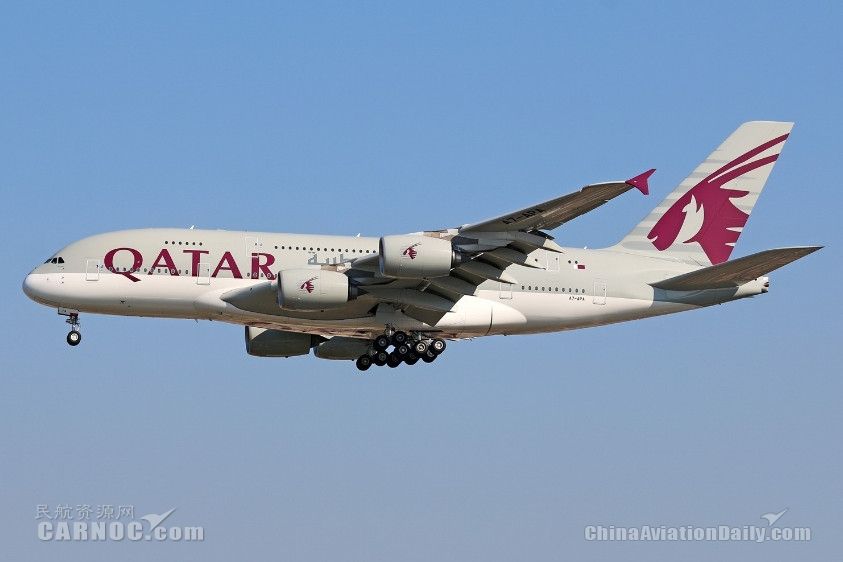 图:卡塔尔航空a7-api号airbus a380型客机.