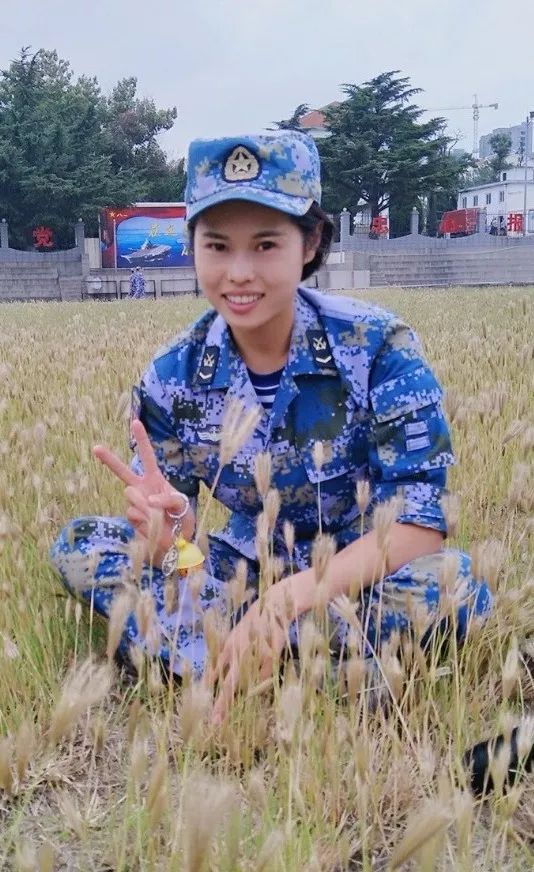 新训女兵班长的军便装对比照哪一位是你眼中的女神