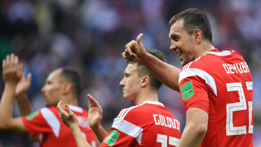 揭幕战中,东道主俄罗斯队5:0横扫沙特阿拉伯队,干净利落收获完美开局.