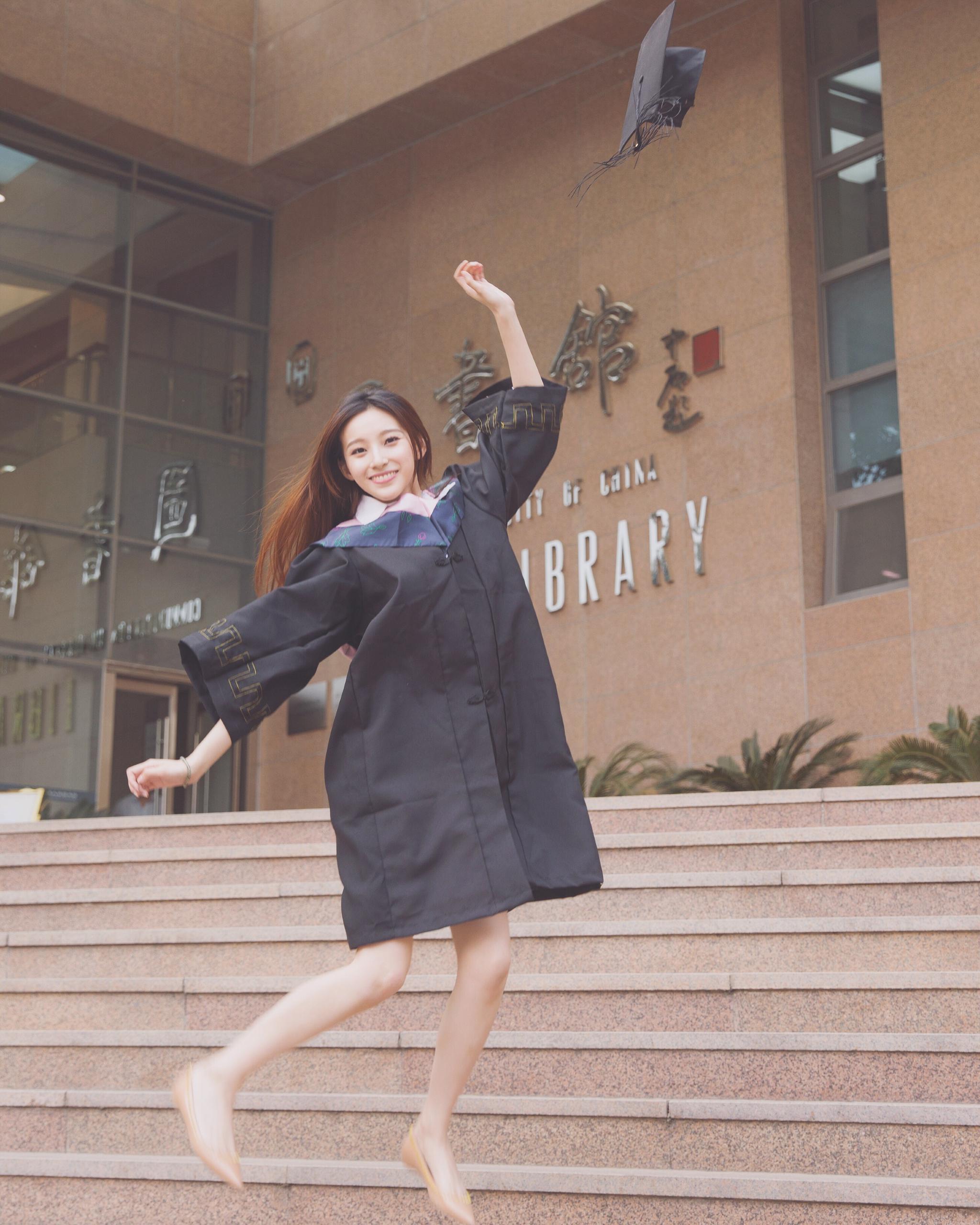 马凡舒清纯学生照曝光 网友直呼:仙女下凡!怎么能这么好看?