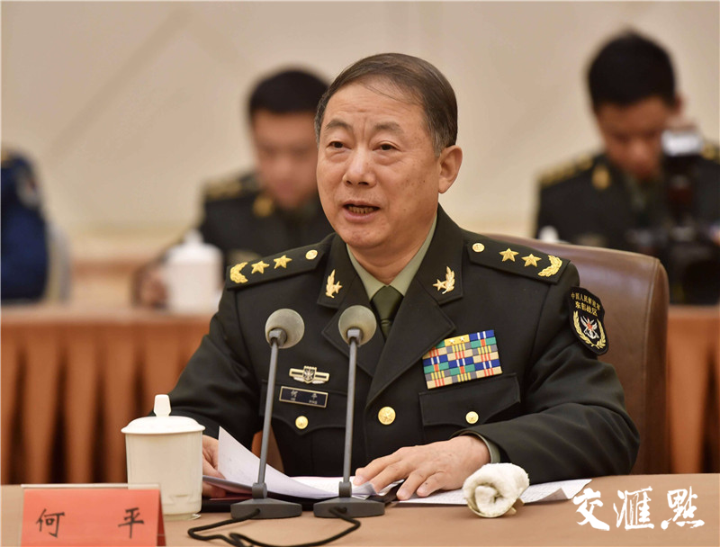 刘粤军,何平代表东部战区党委机关和广大官兵,向关心支持国防和军队