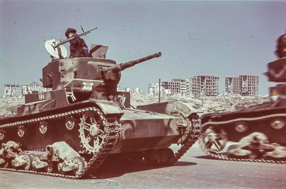 苏联德国意大利制造的坦克同时出现|佛朗哥|t-26轻型坦克_新浪新闻