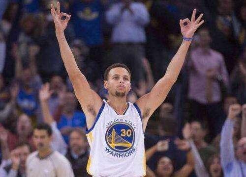 见面就是刚,27分钟砍下28分还有7个助攻,库里又开始日天了,怎么日,就