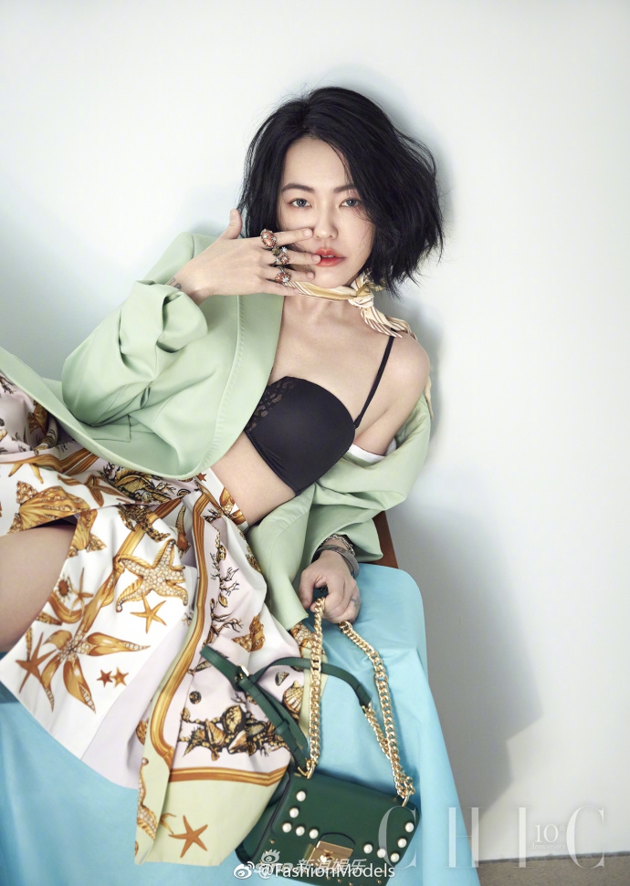 近日,小s登上小资杂志封面.