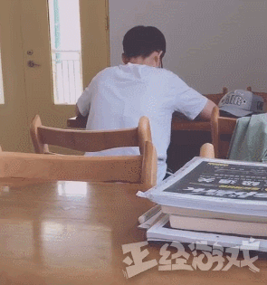 正经gif车厢里认真学习的姑娘男生要的细腿是这样吗