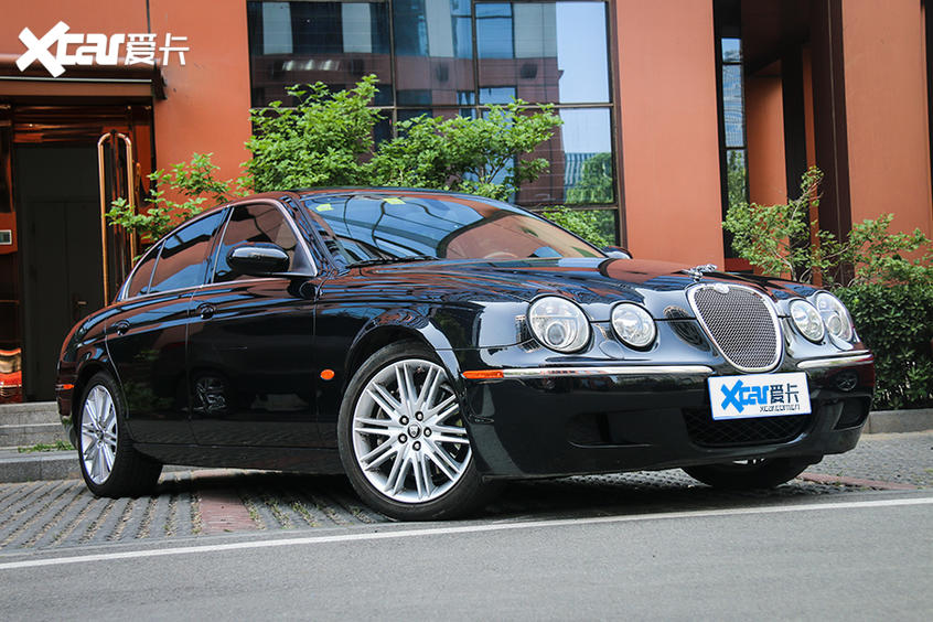 说起捷豹s-type来,可能有些朋友最先想到是家族中那款拉风跑车f-type