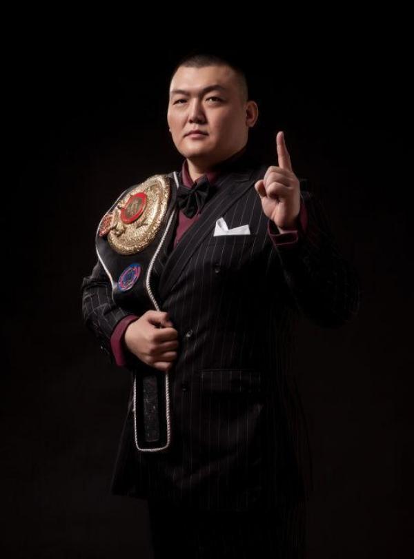 世界重量级拳王爆冷被ko,张君龙有实力引领中国拳击强势崛起