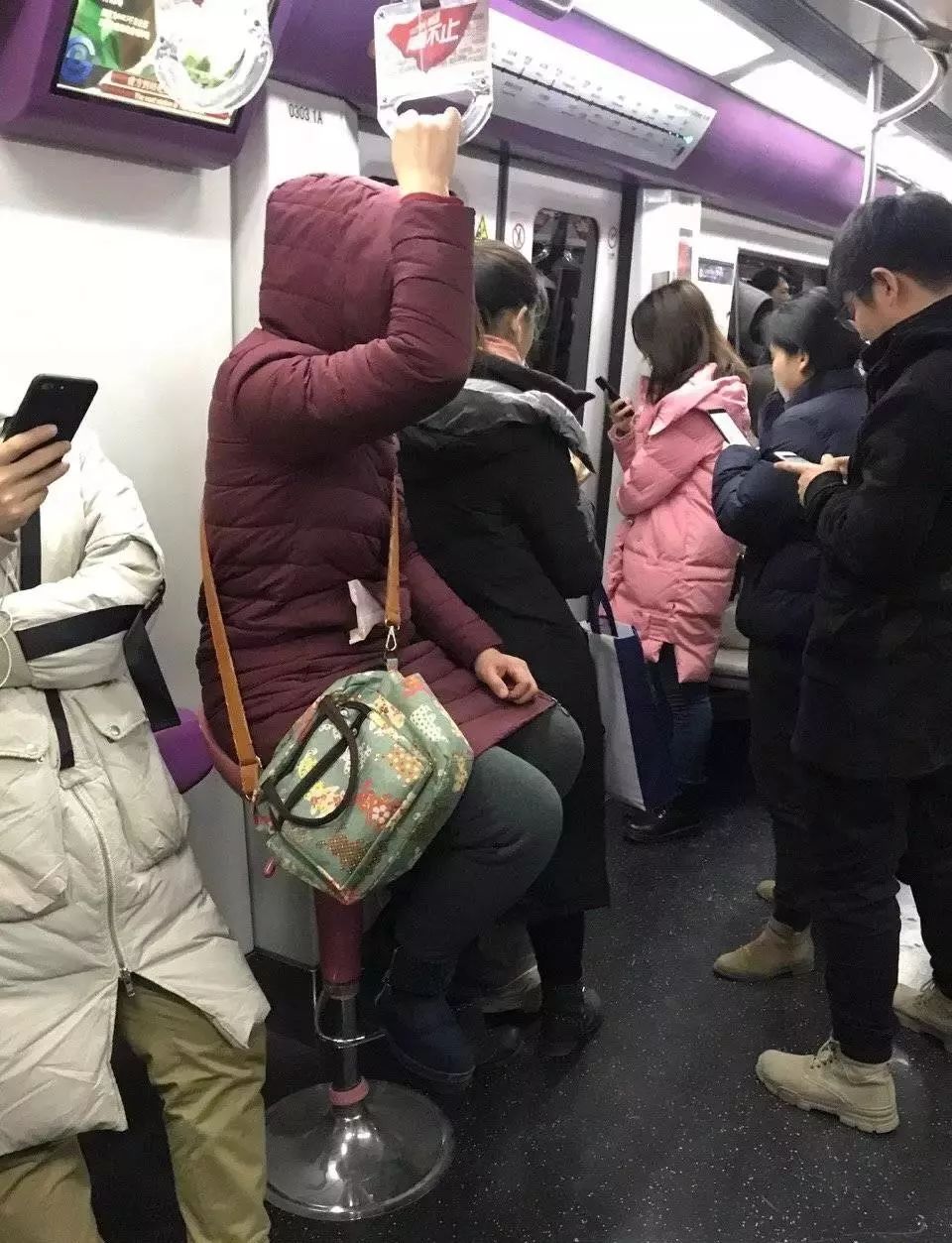 电动车后面加雅座,现代人的生活都这么有仪式感吗?