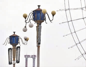 莫让路灯 变"吊灯"