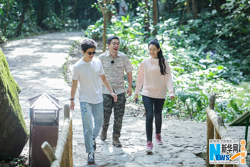 "纪连海,陈果,史军,屈峰,郑永春及"青年学生代表"李诗颖组成"智囊团"