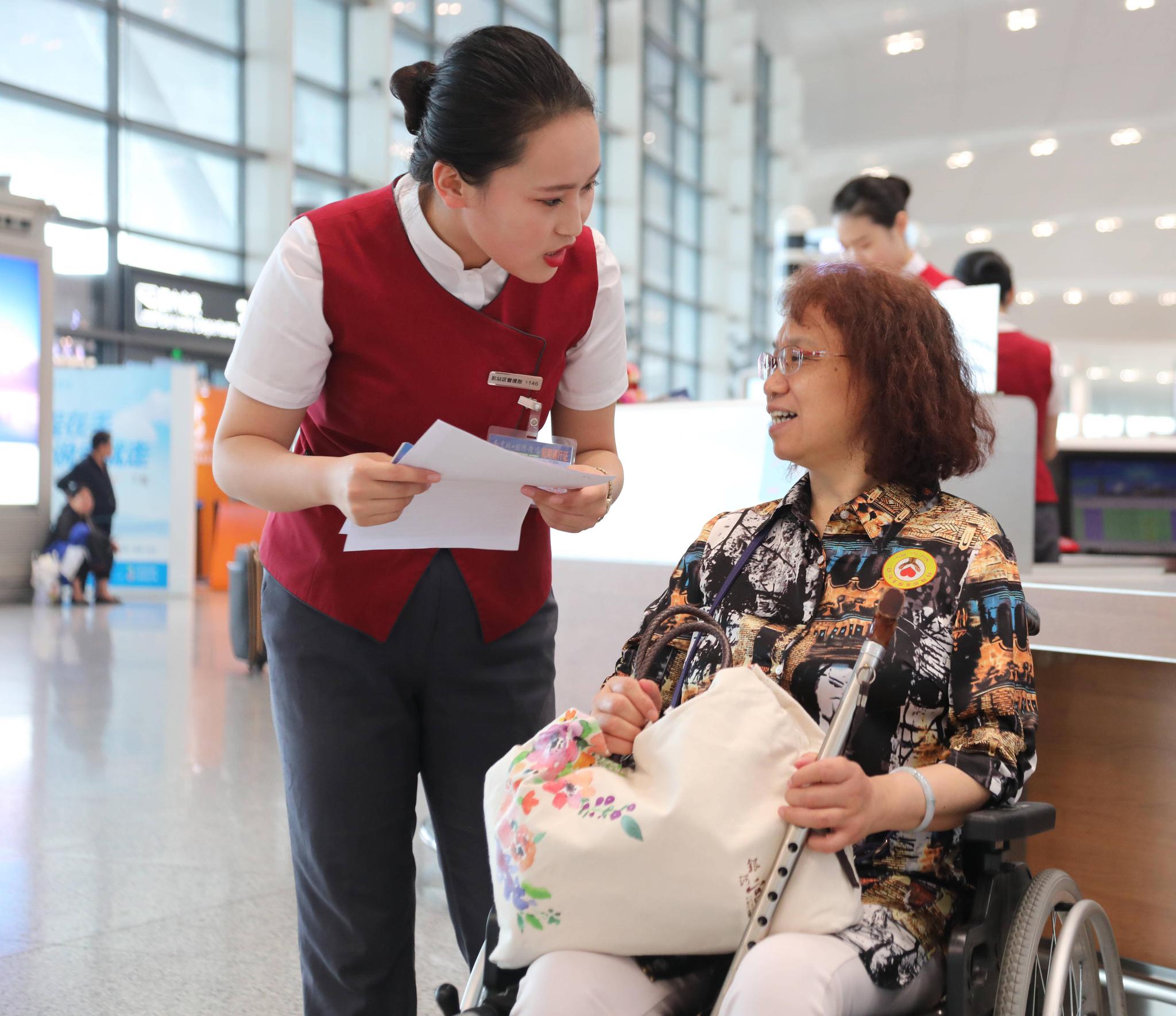"特殊"旅客在禄口机场坐飞机可享一站式服务