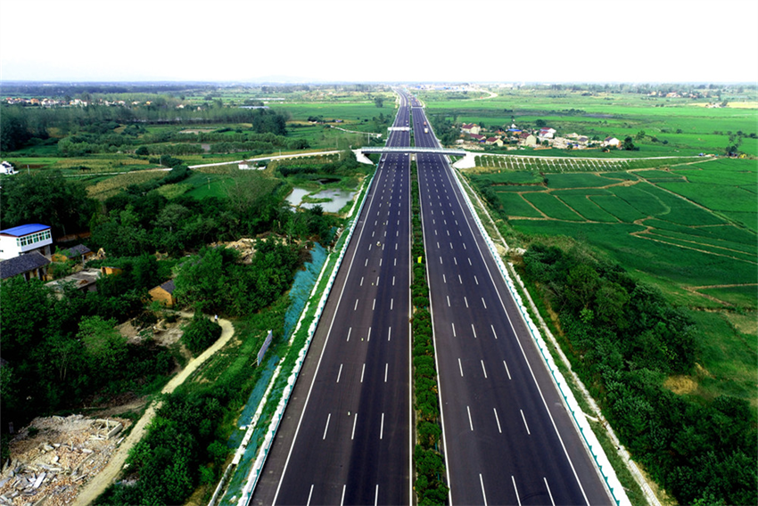 安徽合宁合安芜合高速开启双向八车道通行模式图