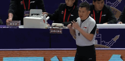 「gif」"獬豸计划"见效 cba裁判现场为球迷解读犯规|cba_新浪新闻