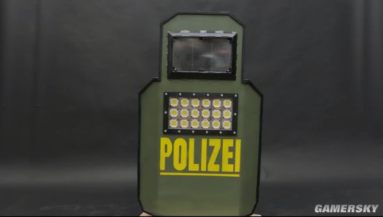 老外制作彩虹六号围攻闪光盾炫目白光亮瞎双眼