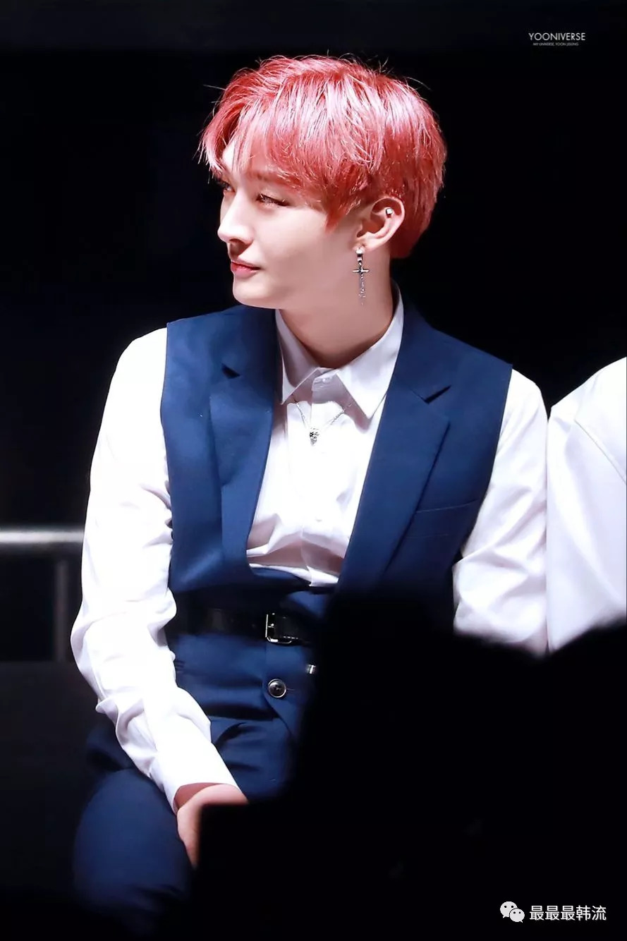 一向体贴心细的智圣出道后成为了wanna one的队长.