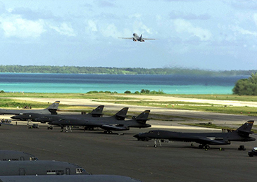 美军战斗机从迪戈加西亚岛起飞  图自美国空军