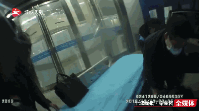 出警包被顺走的瞬间