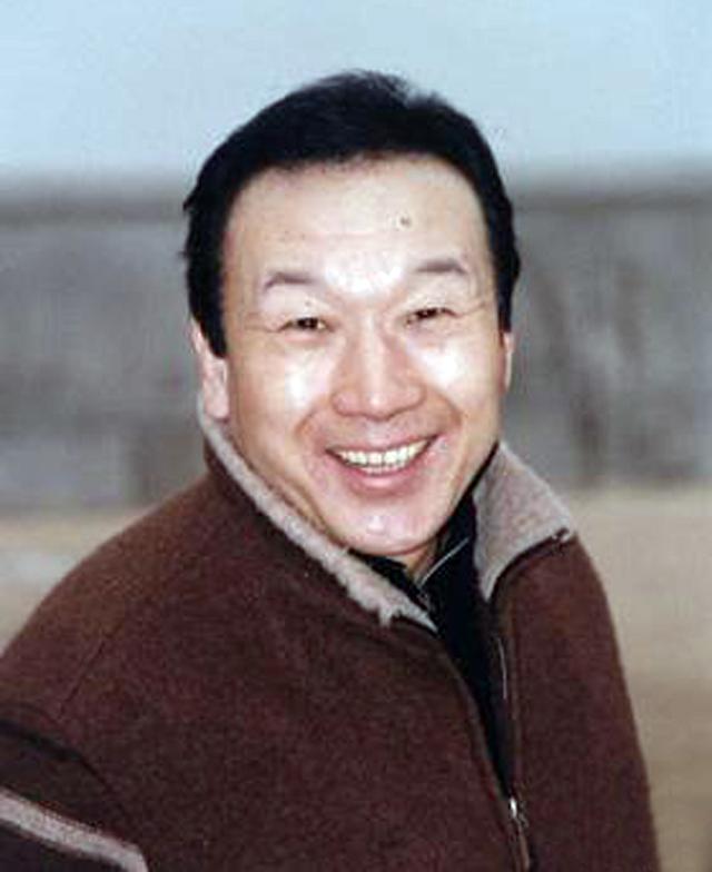 都是配角,比如《马素贞的故事》中的老会长,91版《雪山飞狐》中的汤沛