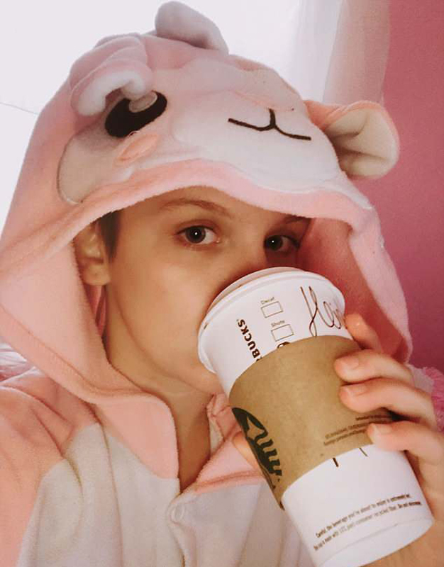 美国24岁女子痴迷穿纸尿裤扮婴儿缓解压力