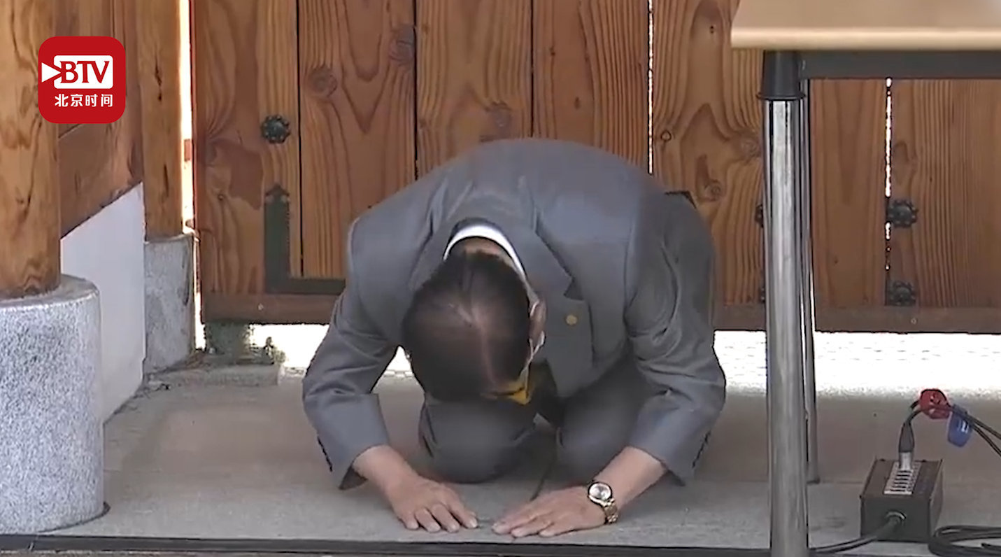 新天地会长李万熙跪地道歉