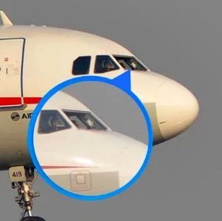 万米高空机窗脱落 川航客机今晨迫降成都 乘客