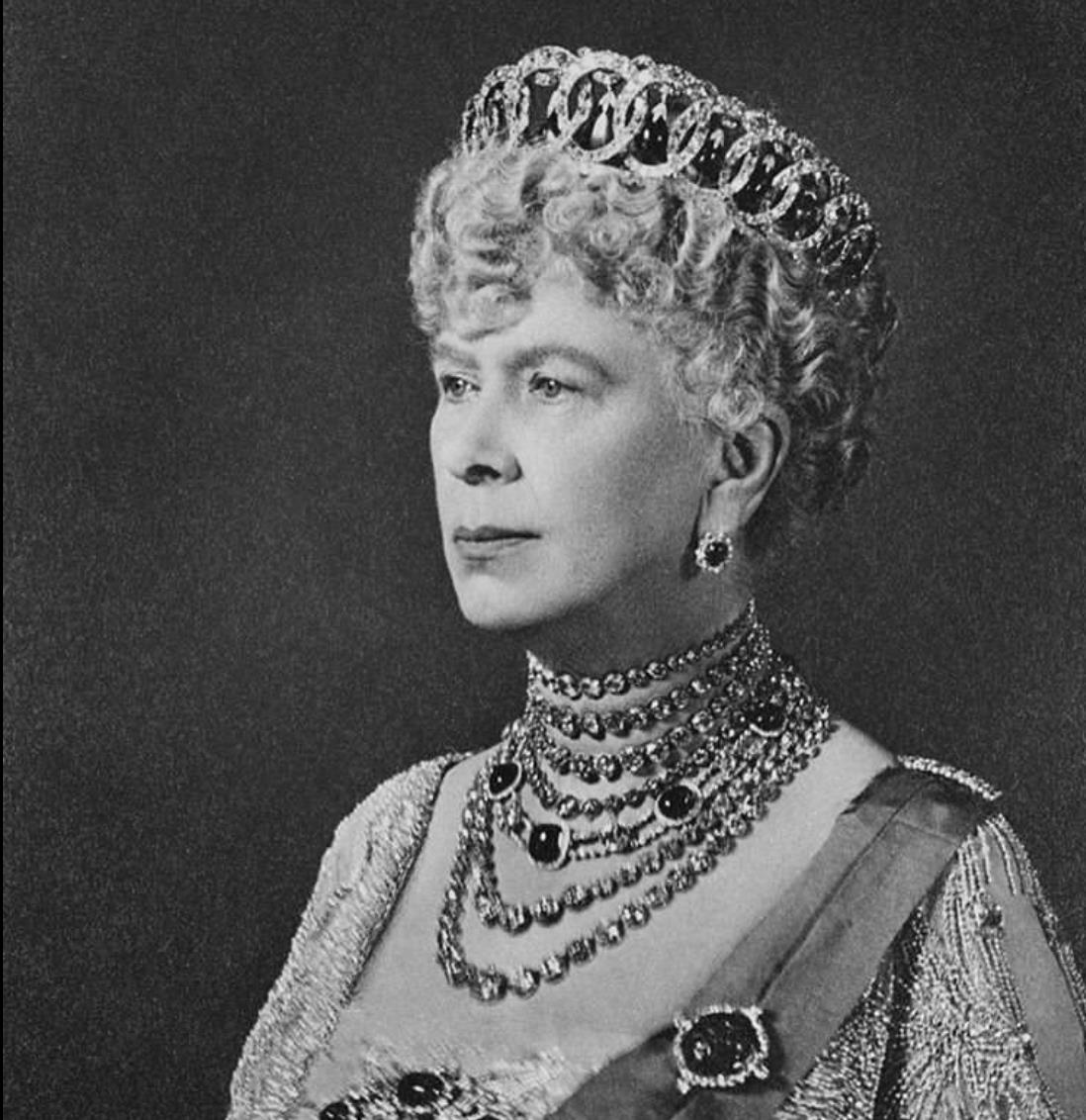 充满传奇色彩的剑桥公爵夫人,和她那些迷人的顶级祖母绿