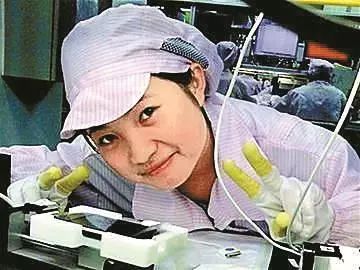 十年前的一次意外,这位漂亮的深圳打工妹红遍网络