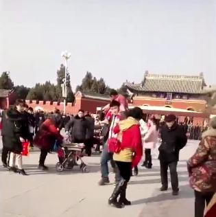 视频截图。 视频截图。
