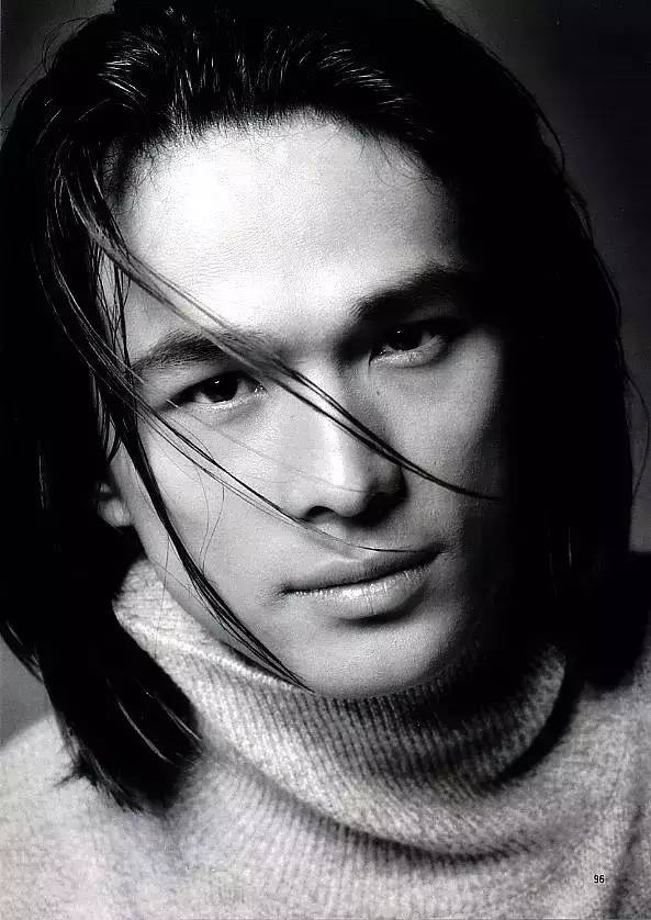 男生长发就是娘炮 说这话的怕是忘了这些男星吧