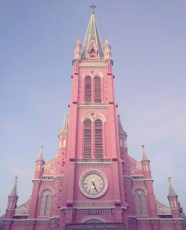 越南胡志明市,有"东方巴黎"的称号,它们的建筑都充满着浓郁的法国情调