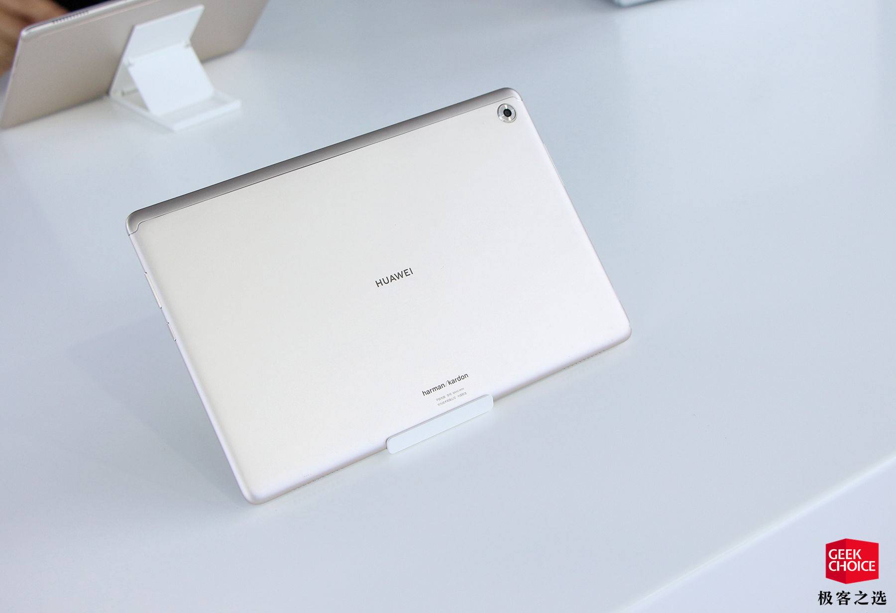 华为平板m5青春版图赏一款可以用语音操控的平板电脑