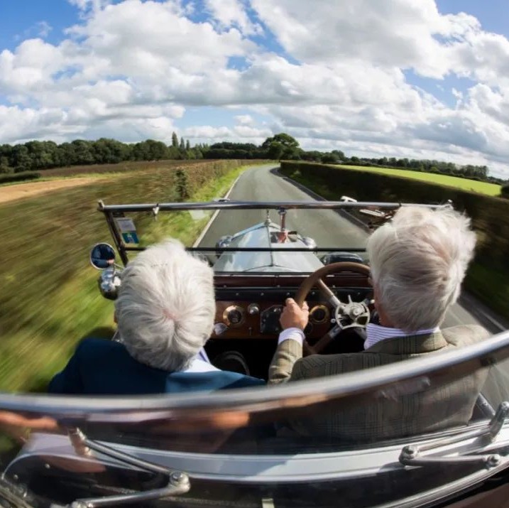 70 后不配开车 老司机可以有多老