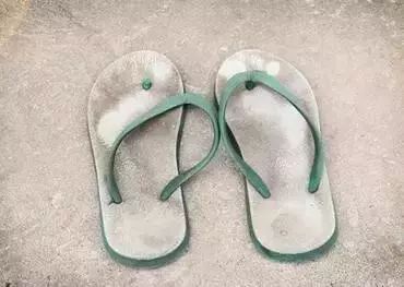 "人字拖"原来这么可怕!这类人千万不要穿