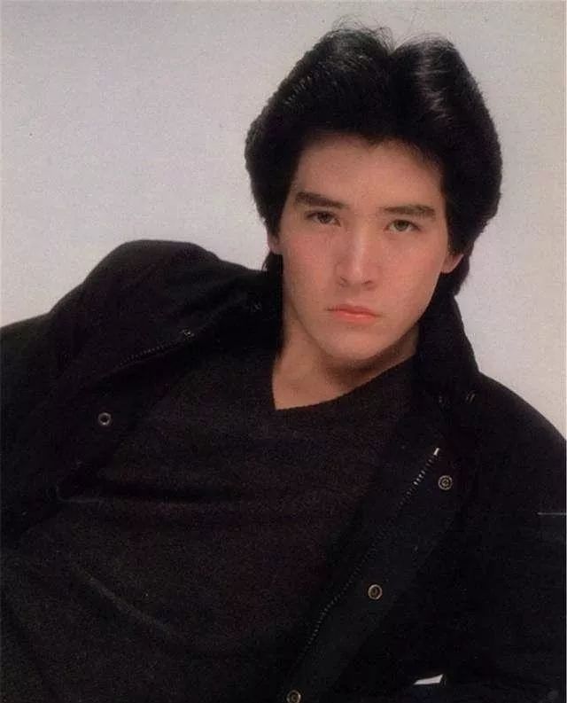 费翔"鲜肉期"照片曝光,我终于知道了我妈非他不嫁的原因!