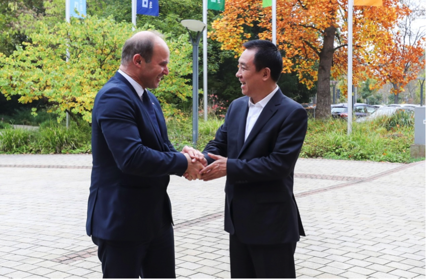 许家印赴欧考察零配件，升级造车朋友圈